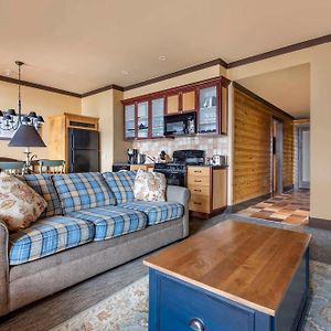 One-Bedroom King Suite
